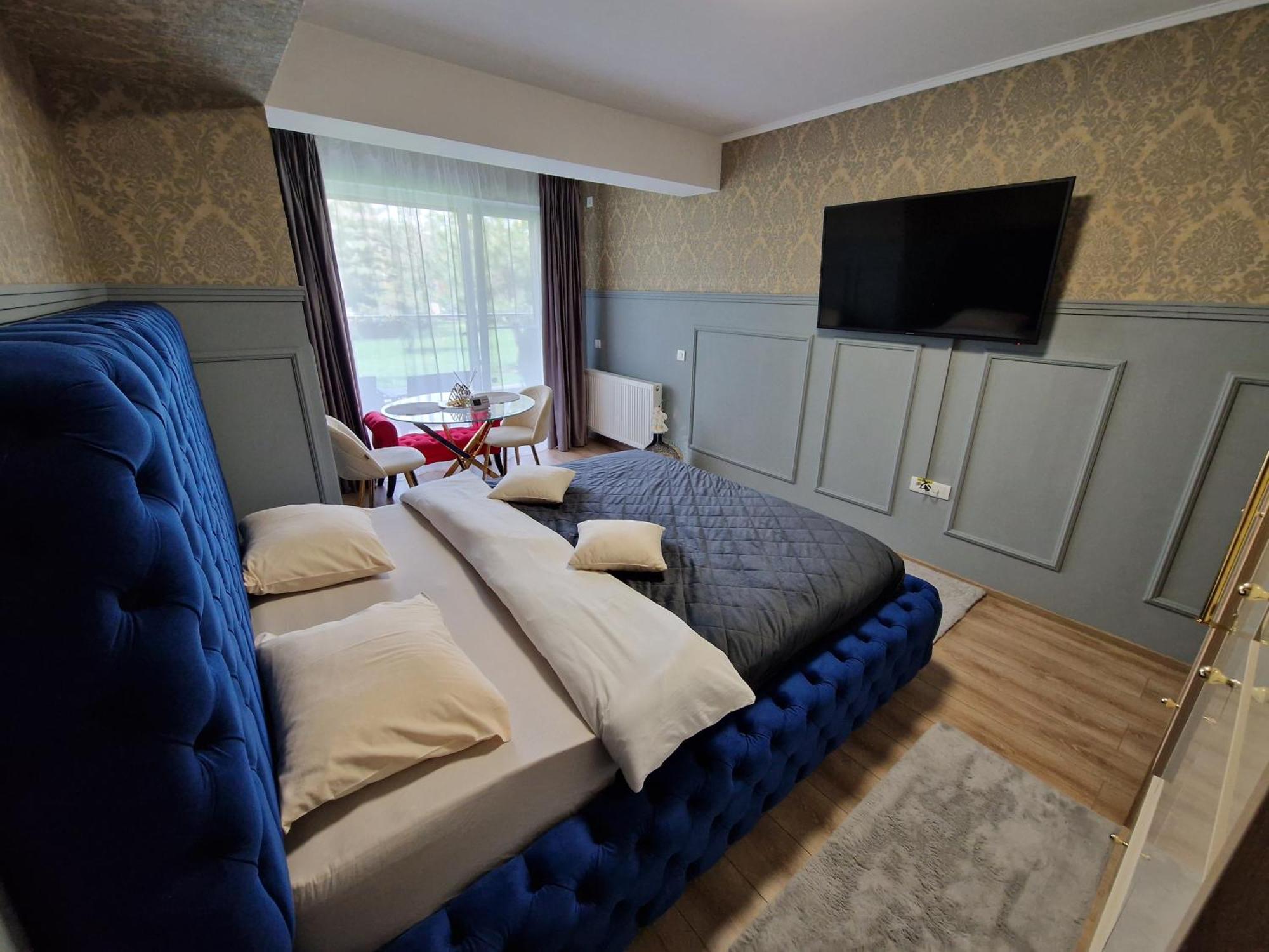 Airplane By Airport Residence Otopeni Exterior photo
