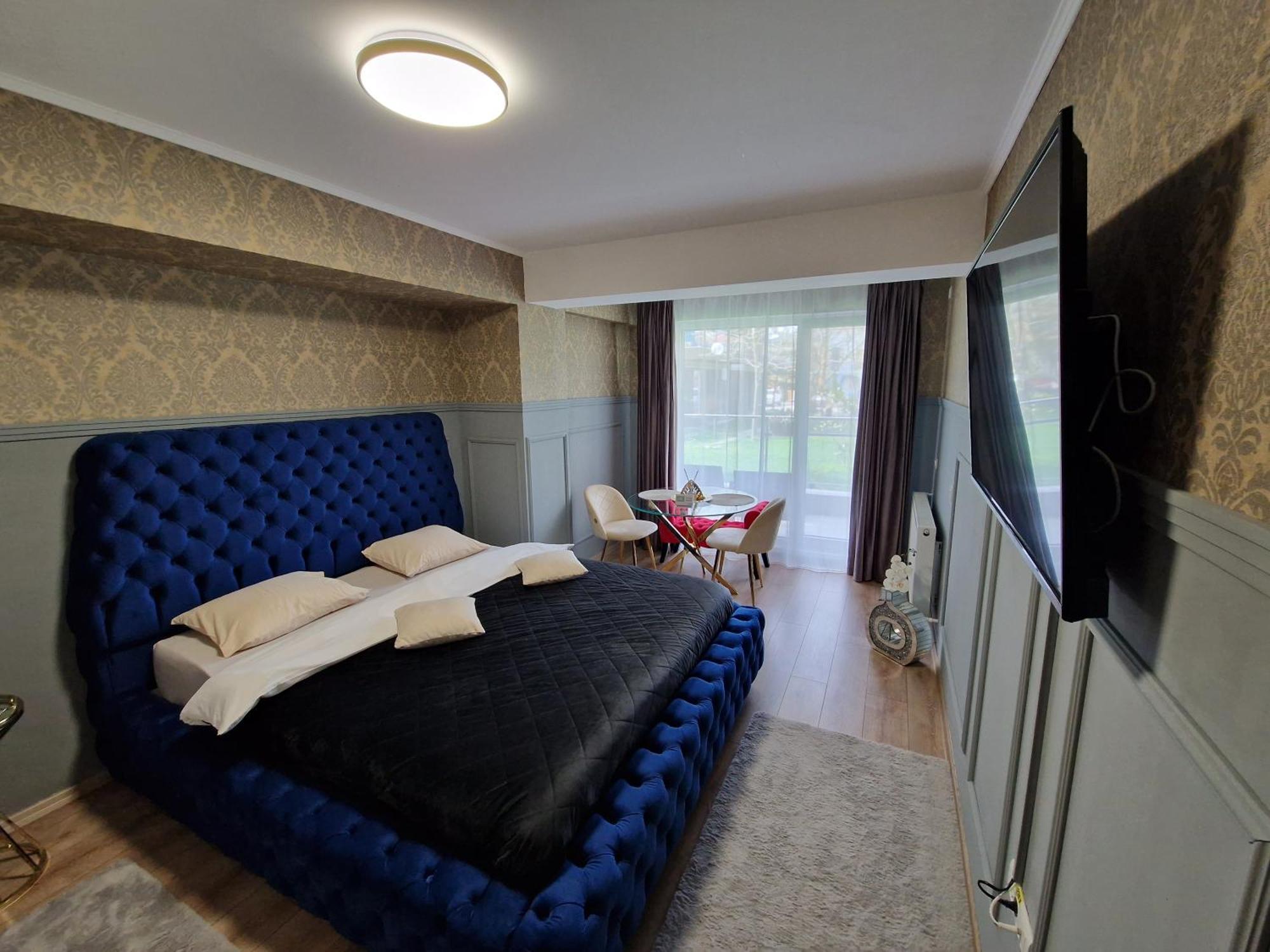 Airplane By Airport Residence Otopeni Exterior photo