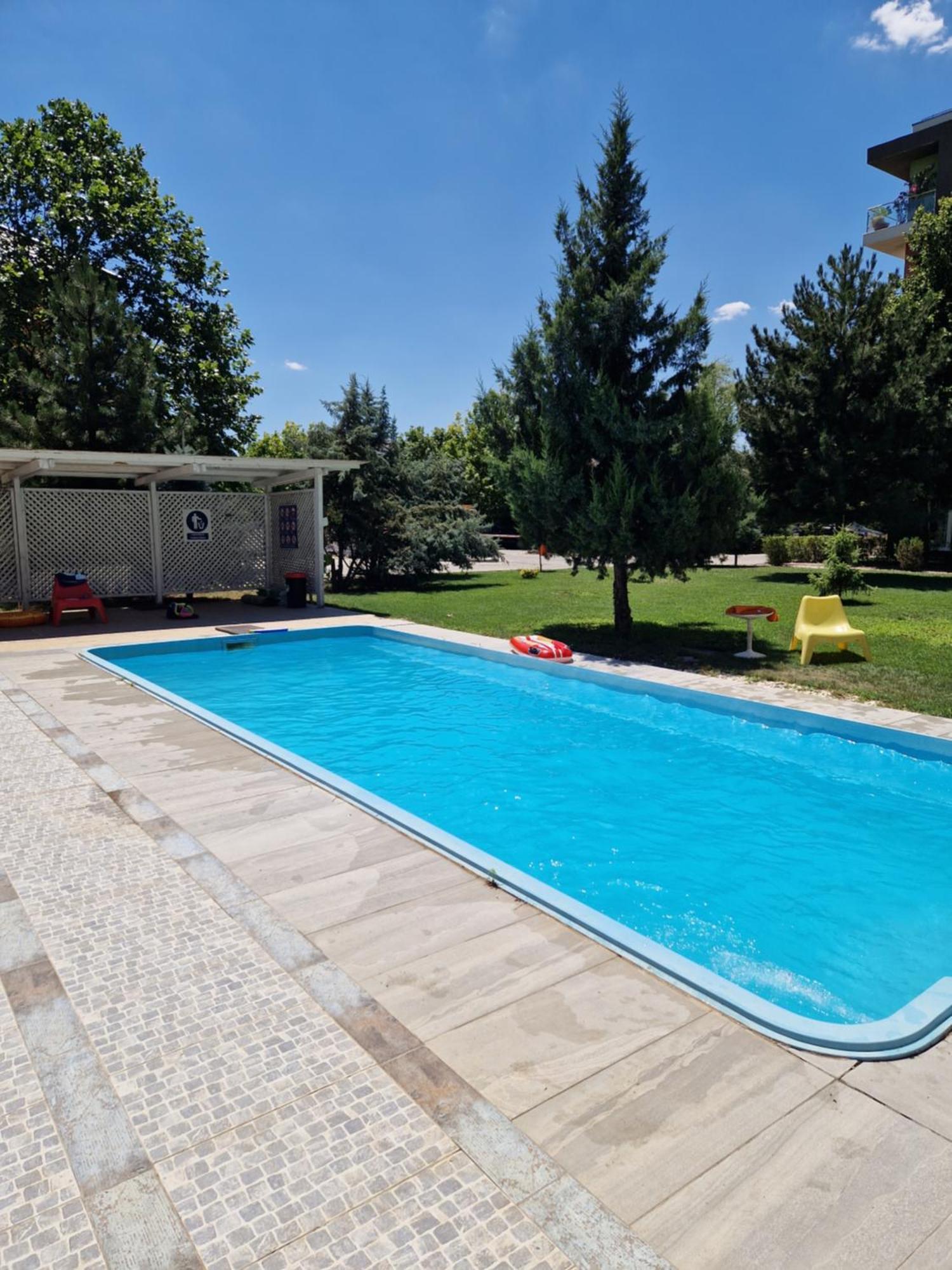 Airplane By Airport Residence Otopeni Exterior photo