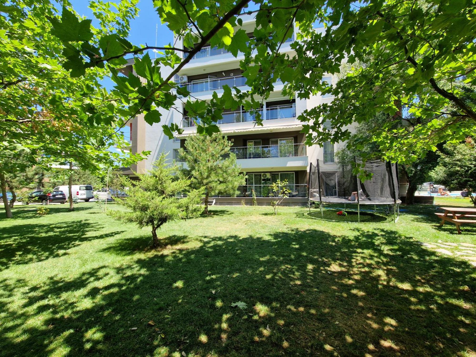 Airplane By Airport Residence Otopeni Exterior photo
