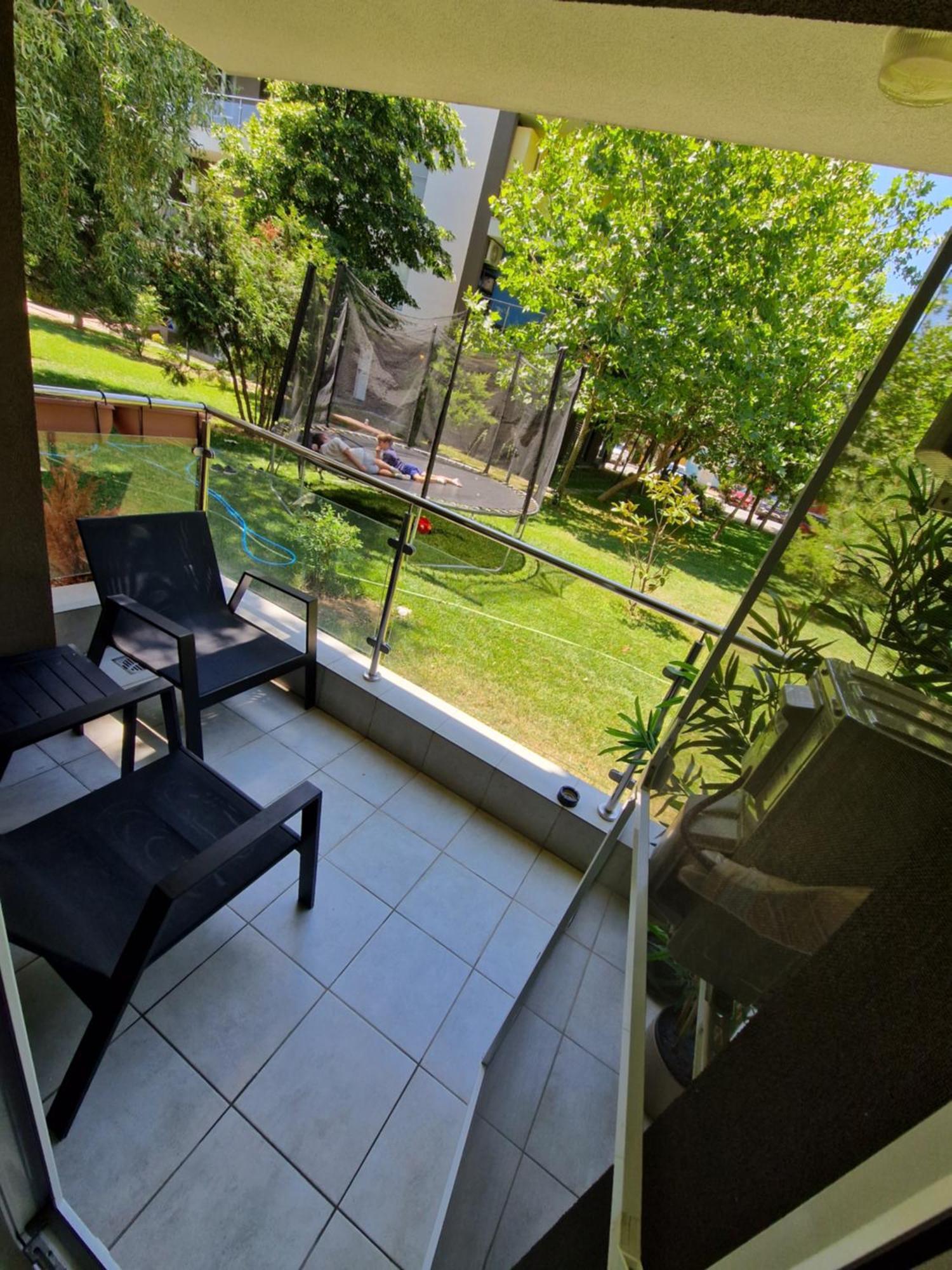 Airplane By Airport Residence Otopeni Exterior photo